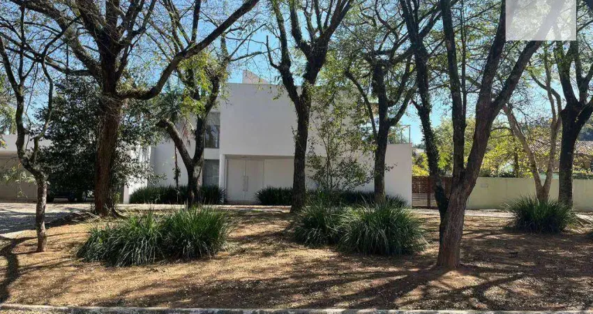 Mansão em alphaville c/ campo de futebol, 3500 mts de terreno, 900 mts de ac!