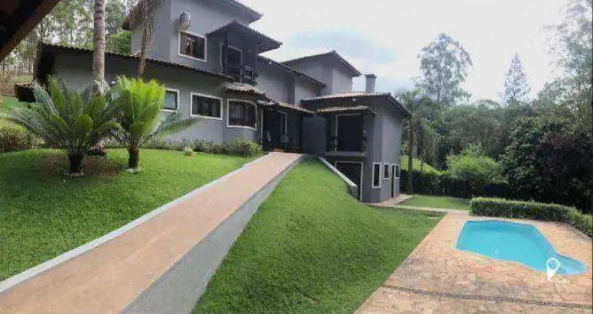 Casa térrea reformada, porteira fechada Condomínio Serra dos Cristais – Cajamar/SP