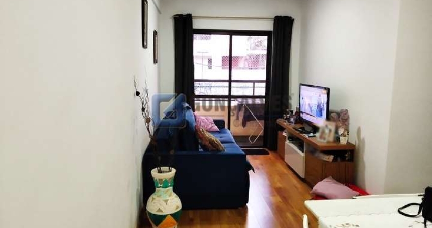 Apartamento á venda com 2 quartos, na Vila Euclides, SBC, são 80m², prédio baixo, sem elevador.
