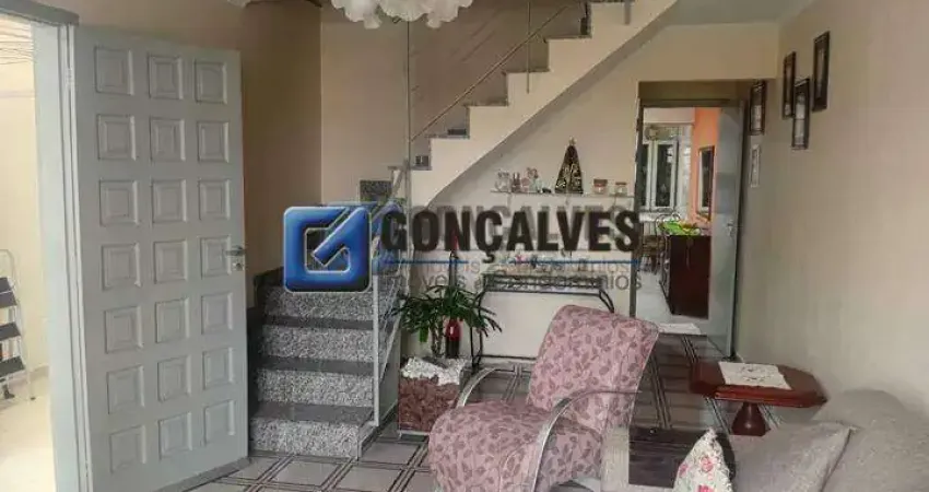 Sobrado à venda em Assunção (São Bernardo do Campo) – 2 quartos, 2 vagas, aceita permuta