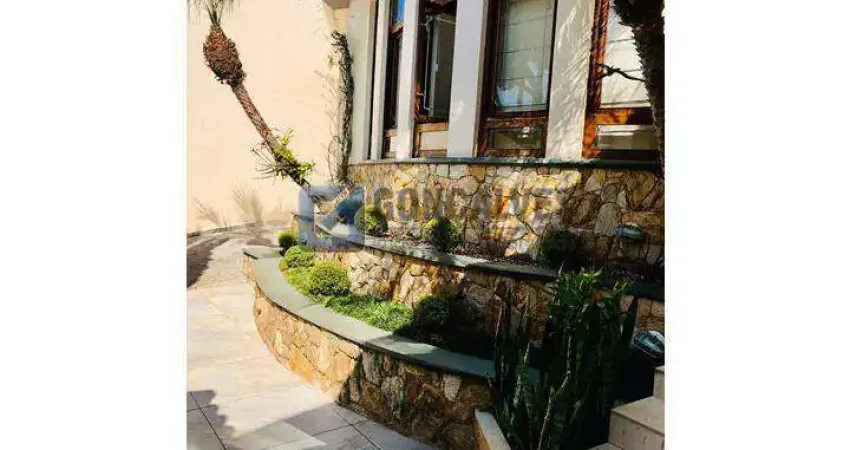 Sobrado Residencial de 4 Quartos com 3 Suítes e 10 Vagas no Jardim, Santo André