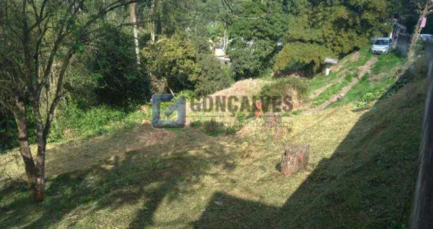 Terreno Comercial de 372 m² à venda em Ribeirão Pires - Bairro Suíssa