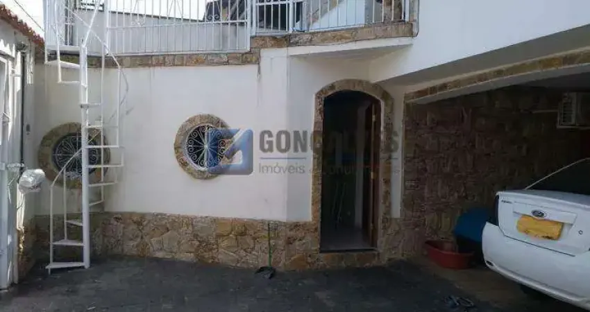 Sobrado à venda no Centro de Ribeirão Pires: 4 quartos, 2 suítes e 4 vagas