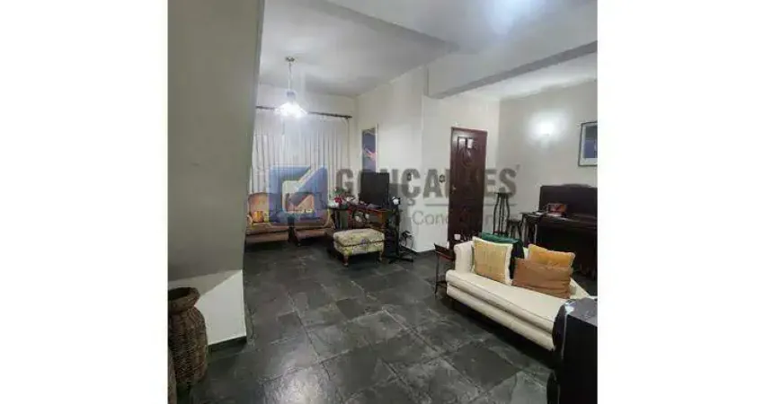 Sobrado à venda em Nova Petrópolis, São Bernardo do Campo – 3 quartos, 2 vagas