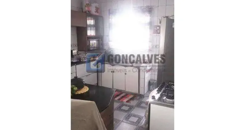 Sobrado Comercial com 3 Quartos em Jardim Esperança, Mauá — Venda R$460.000