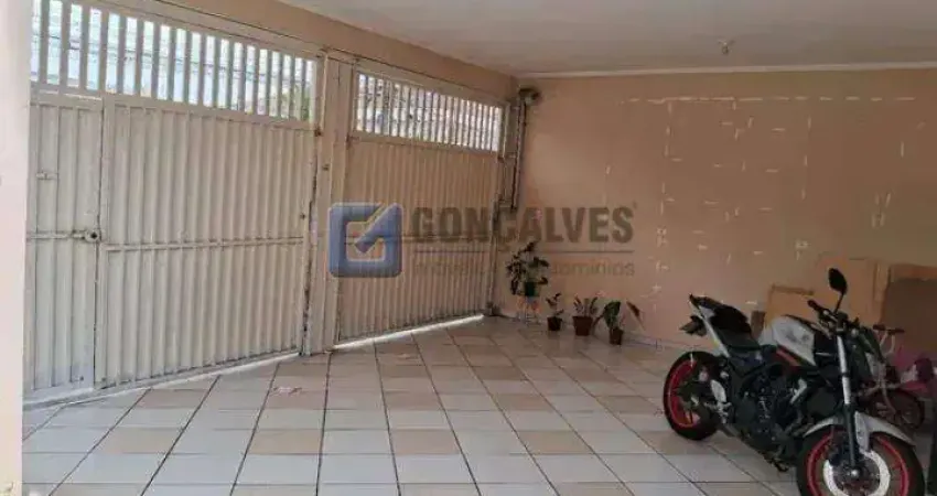 Sobrado à venda em Diadema Centro | 3 dormitórios, suíte, 3 vagas e acabamento em porcelanato