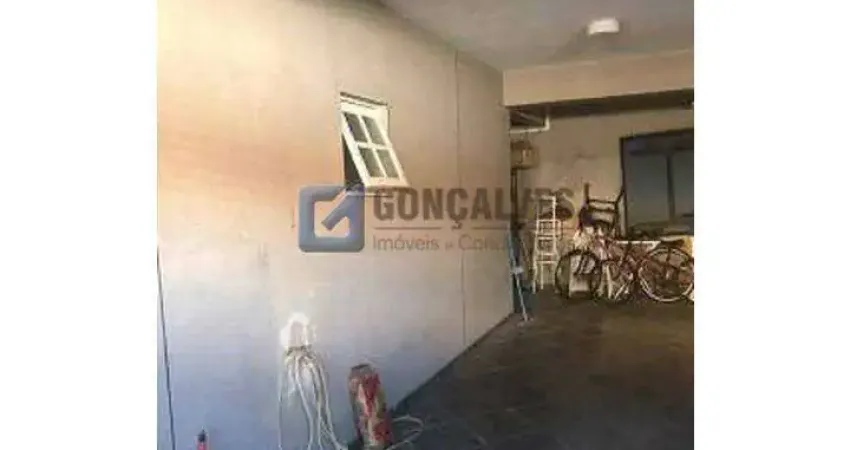 Sobrado à venda em Mauá, São Caetano do Sul – 3 quartos, 1 suíte, 4 vagas