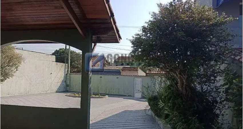 Casa à venda em Corumbá, Itanhaém – 2 quartos, 1 suíte, 12 vagas, terreno 332 m²