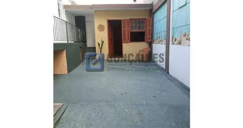 Casa 2 Dormitórios com 1 Suíte em Santo Antônio, São Caetano do Sul – 6 Vagas