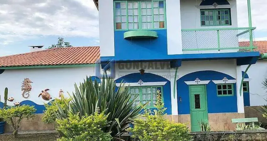 Sítio à Venda em Taiaçupeba, Mogi das Cruzes – 3 Quartos, 2 Suítes, 20.000 m²