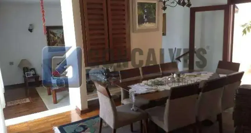 Casa à venda em Jardim Maria Adelaide, São Bernardo do Campo – 3 quartos, 6 vagas, 620 m²