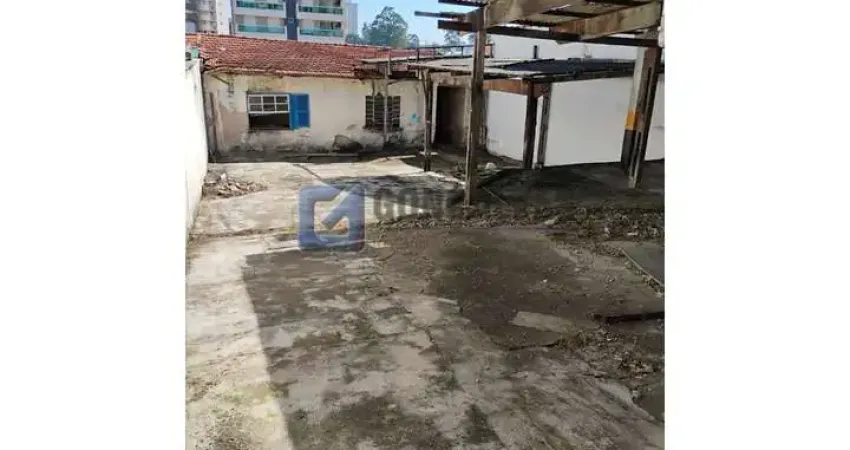 Terreno com 2 casas antigas na vila euclides medindo 10x40 totalizando 400m