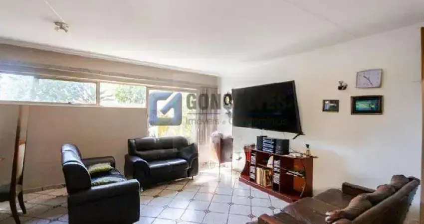 Casa à venda no bairro santa terezinha em santo andré/sp, com 221m² e 3 dormitórios sendo 1 suíte.