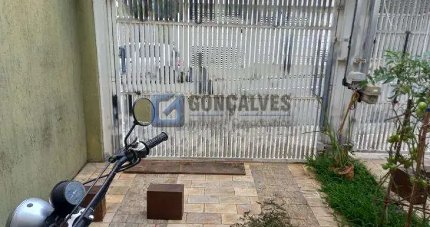 Casa à venda no bairro vila dayse em são bernardo do campo com 240 m², 3 dormitórios sendo 1 suite com closet.