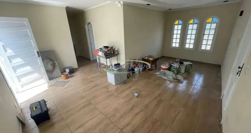 Casa sobreposta alta com piscina no bairro Jockei Clube em São Vicente / SP