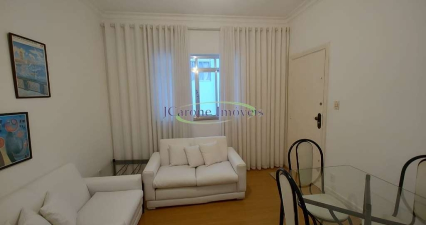 Venda de apartamento reformado com 2 quartos na Quadra da Praia da Aparecida em Santos / SP