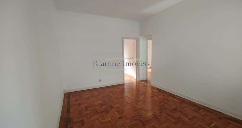Venda de apartamento reformado com 2 quartos na Aclimação em São Paulo / SP