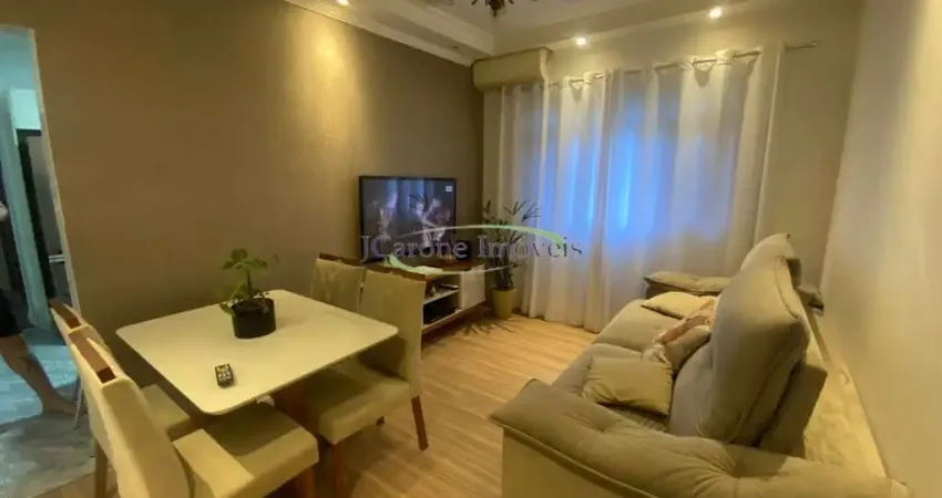 Apartamento a venda reformado com 2 quartos a 700 metros da Praia no bairro do Marapé em Santos / SP