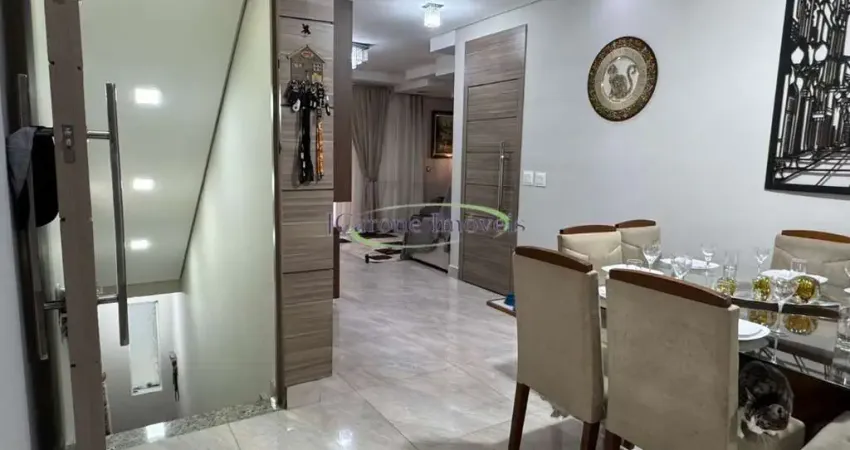 Casa sobreposta alta a venda 4 suítes, 2 vagas, Churrasqueira e Piscina a poucos metros da Praia do Embaré em Santos/ SP