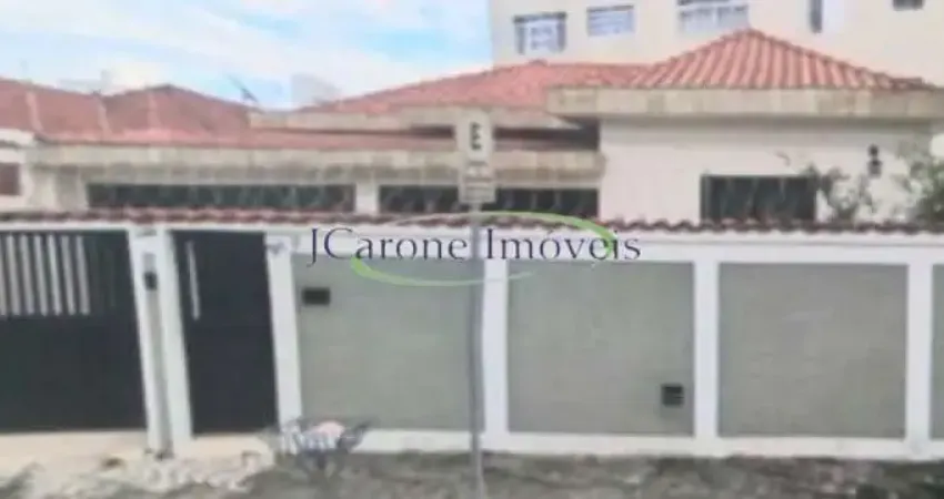 Casa térrea a venda com 4 quartos, vaga de garagem , churrasqueira na Vila Valença em São Vicente / SP