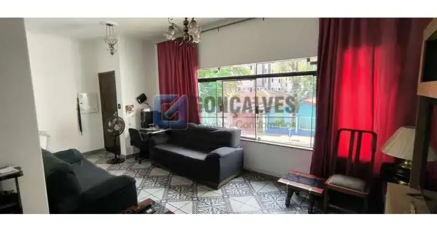 Casa assobradada com 2 quartos à venda no Bairro Barcelona em São Caetano do Sul/SP.