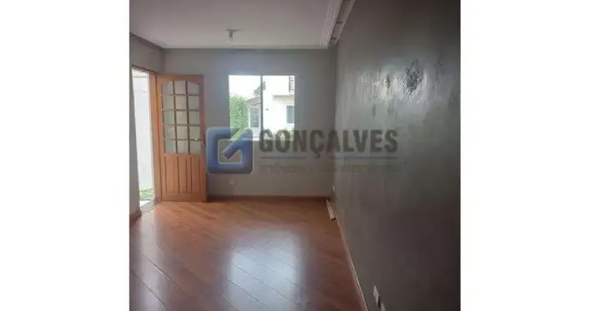 Casa com 2 quartos para alugar na Avenida Wallace Simonsen, Nova Petrópolis, São Bernardo do Campo