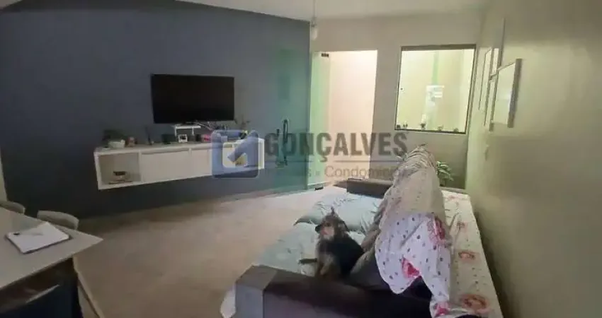 Casa com 2 quartos para alugar na Rua Mocambo, Vila Lucinda, Santo André