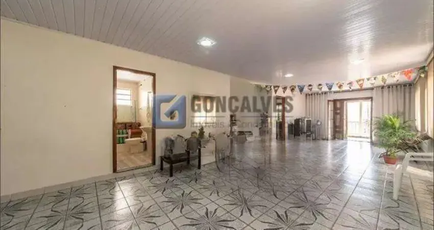 Casa com 3 quartos para alugar na PORTO SEGURO, R, Santa Teresinha, Santo André