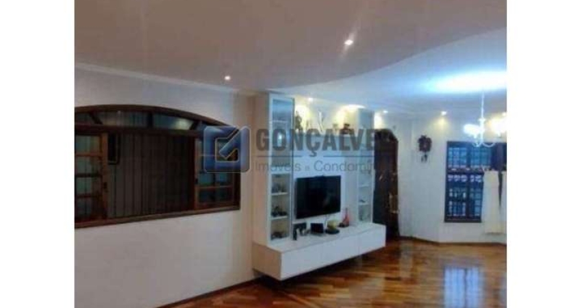 Casa com 4 quartos para alugar na SARMENTO DE BEIRES, R, Centro, São Bernardo do Campo