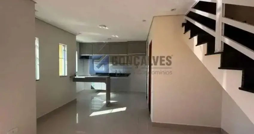 Casa com 2 quartos para alugar na Rua Índia, Parque Novo Oratório, Santo André