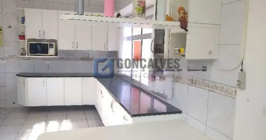 Casa com 2 quartos para alugar na Rua Fortunato Benevenuto Finco, Estoril, São Bernardo do Campo