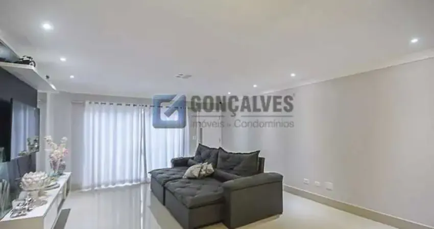 Casa com 3 quartos para alugar na Avenida Wallace Simonsen, Nova Petrópolis, São Bernardo do Campo