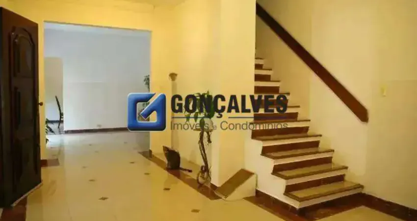 Sobrado Residencial com 3 suítes em Nova Petrópolis, São Bernardo do Campo – 242 m², 2 vagas