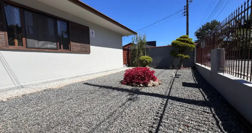 Ampla residencia a venda no bairro anita garibaldi. com fácil acesso a br e vários comércios