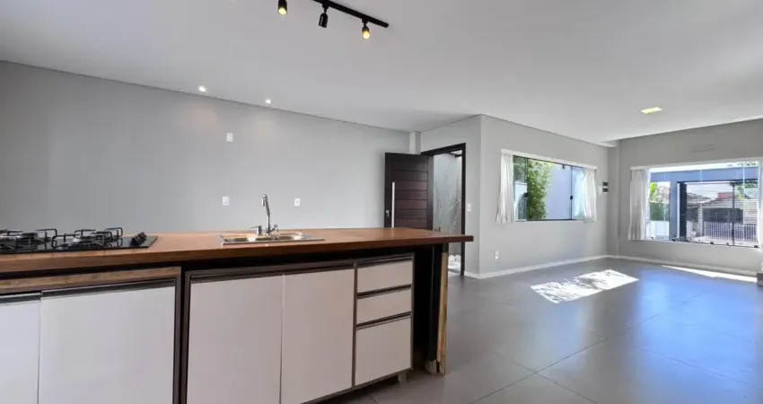 Ideal para quem busca geminado com espaço de terreno nos fundos!