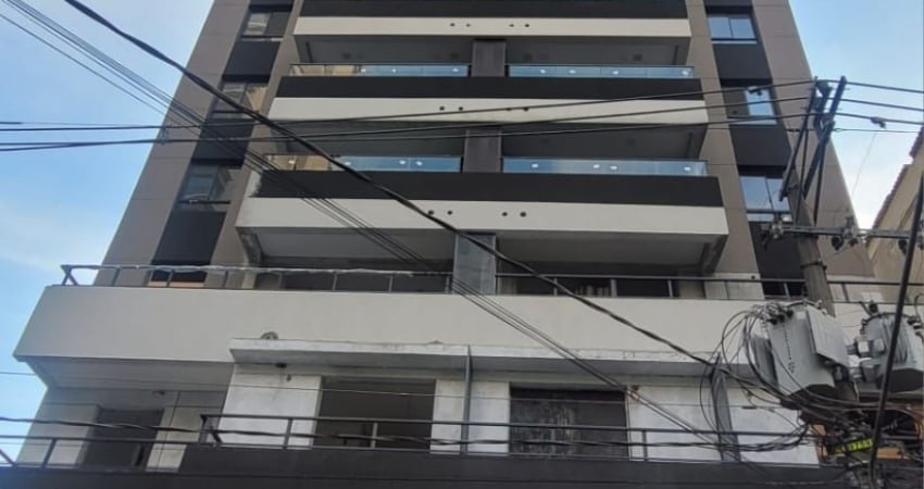 Apartamento com 38m², 2 dormitórios e terraço, o imóvel está localizado a poucos passos do Metrô Ana Rosa, na Vila Mariana