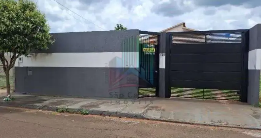 Excelente casa de 2 dormitorios com 1 suite, quintal frontal amplo com churrasqueira em excelente localizacao