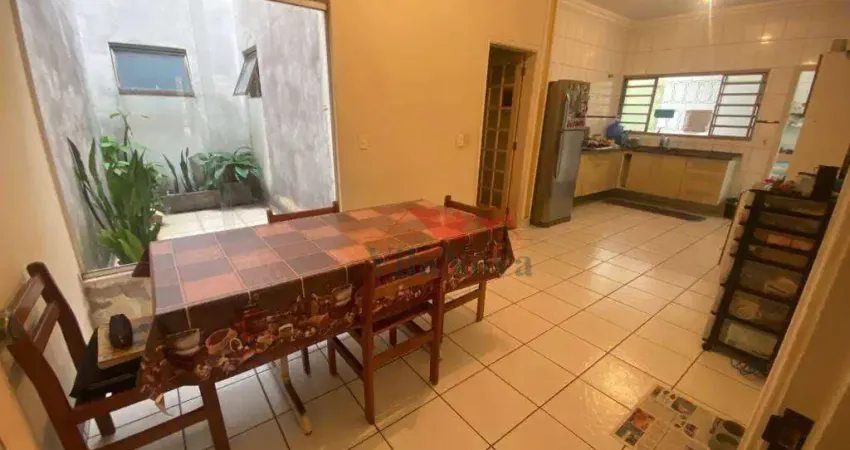 Casa com 3 quartos à venda, 150 m² por R$ 750.000 - Jardim Regina - Indaiatuba/SP