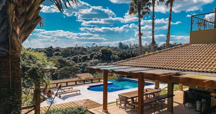 Casa à venda em condomínio fechado na Granja Viana - vista deslumbrante, integração perfeita e lazer completo!
