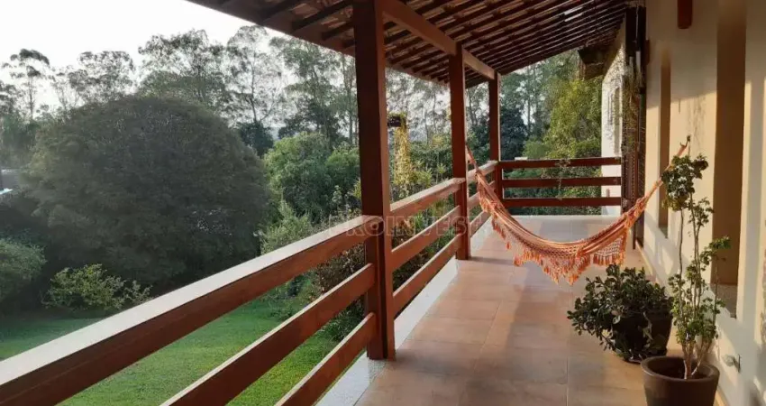 Casa com 3 dormitórios à venda, 323 m² por R$ 1.500.000,00 - Chácaras Bartira - Embu das Artes/SP