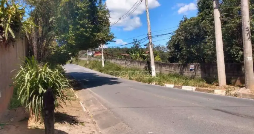 VENDA DE ÁREA NA REGIÃO DA GRANJA VIANA - Área de 7.967m2, com área útil de 4.690,96m2 todo murado