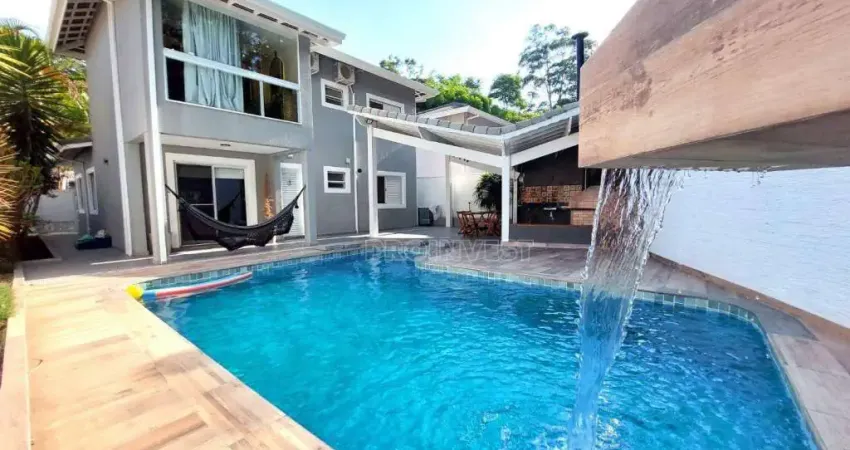 Casa com 3 dormitórios à venda, 230 m² por R$ 1.650.000,00 - Granja Viana - Carapicuíba/SP