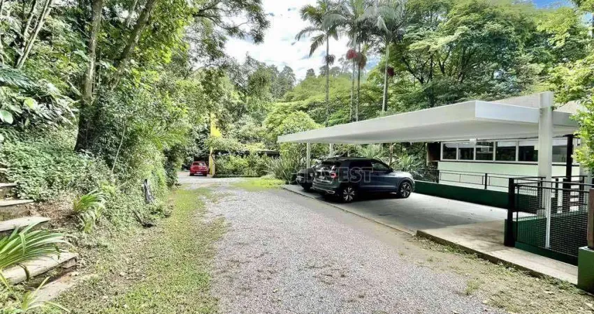 Casa com 3 dormitórios à venda, 380 m² por R$ 2.700.000,00 - Granja Viana - Carapicuíba/SP