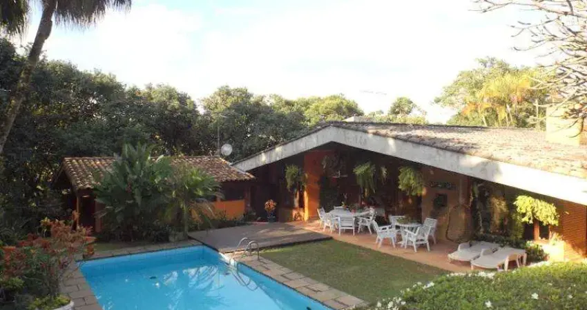 Casa com 4 dormitórios à venda, 550 m² por R$ 1.800.000,00 - Granja Viana - Carapicuíba/SP