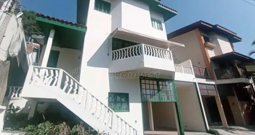 Casa com 3 dormitórios à venda, 171 m² por R$ 1.500.000 - Petit Village - Granja Viana