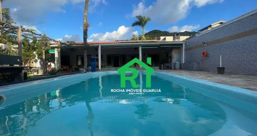 Casa Penthouse com 5 Quartos (2 Suítes), 6 Vagas e Lazer, à venda na Praia do Guaiuba, Guarujá.