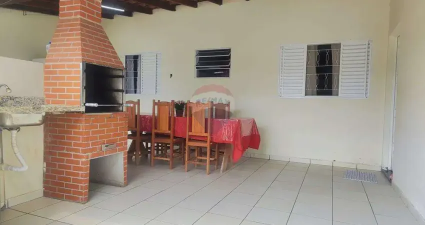 Casa à venda com 3 quartos sendo 1 suíte e área de churrasco no bairro Parque das Árvores em Paulínia/SP.