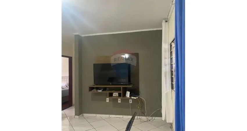 Casa em Sumaré com 2 dormitórios, vaga para 3 carros