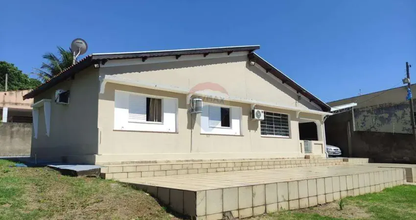 Casa a venda na cidade de cosmópolis, com 1 quarto, 1 suíte e amplo jardim