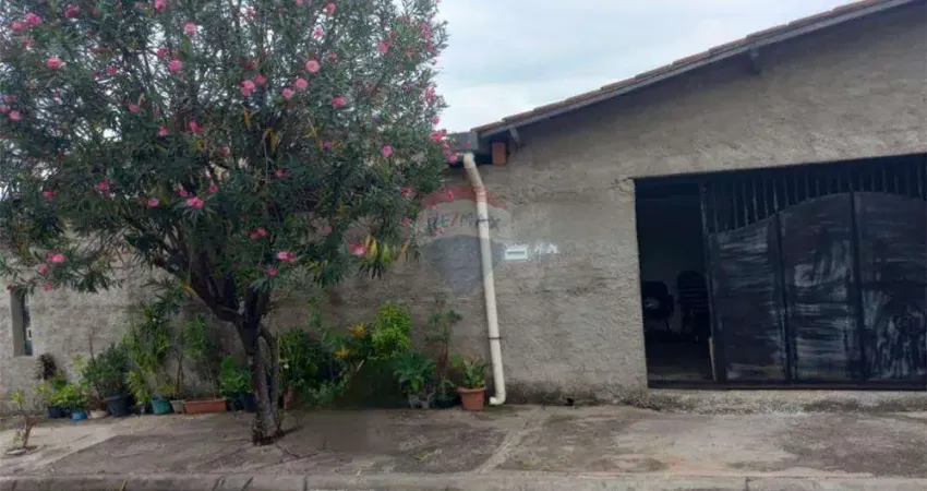 Casa com 2 quartos à venda na Rua Armindo Suzigan, 4, Recanto das Laranjeiras, Cosmópolis